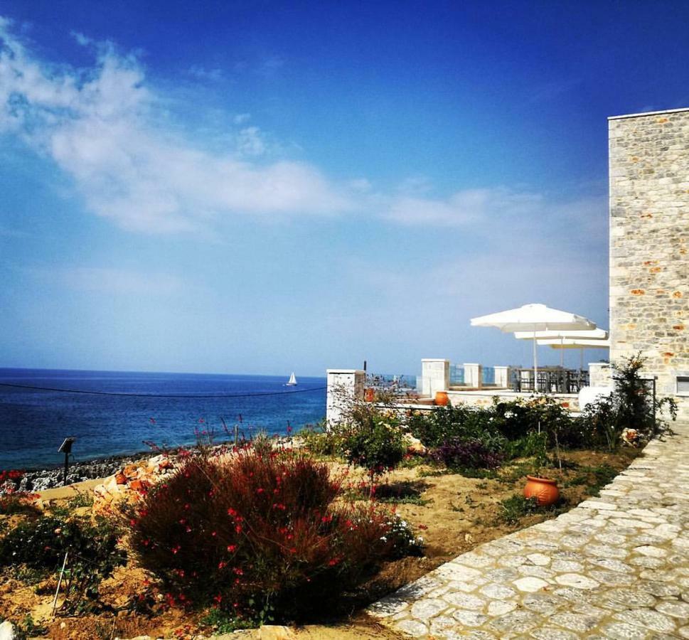 Alkyon Seaside Studios Néon Oítilon Extérieur photo